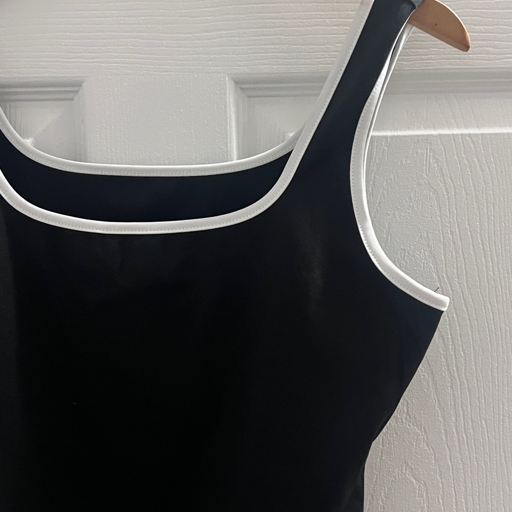 SHEIN Black Garment with Label Detail - Picture 3 of 4